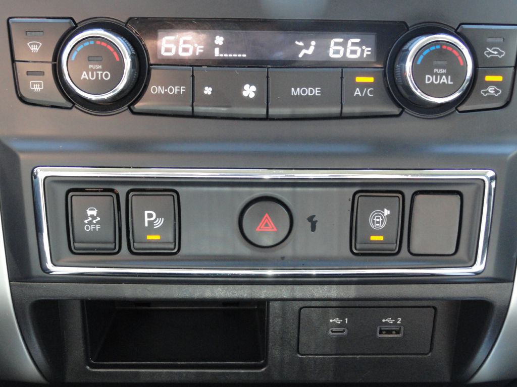 Photo 16 of this NISSAN TITAN