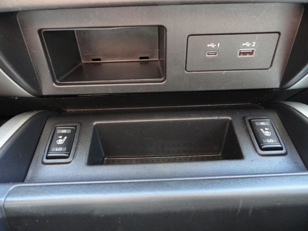 Photo 17 of this NISSAN TITAN