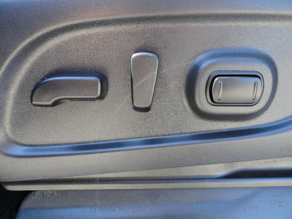 Photo 26 of this NISSAN TITAN