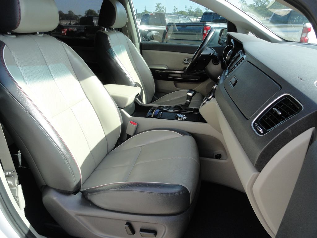 Photo 7 of this KIA SEDONA