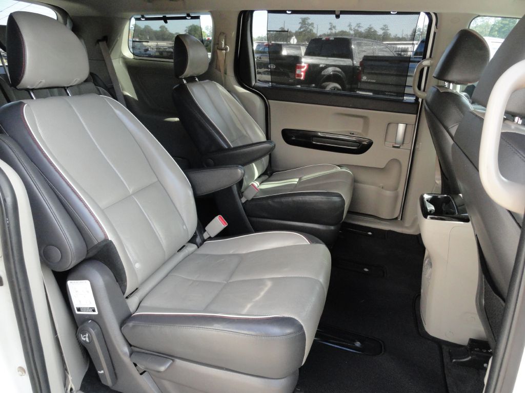 Photo 8 of this KIA SEDONA