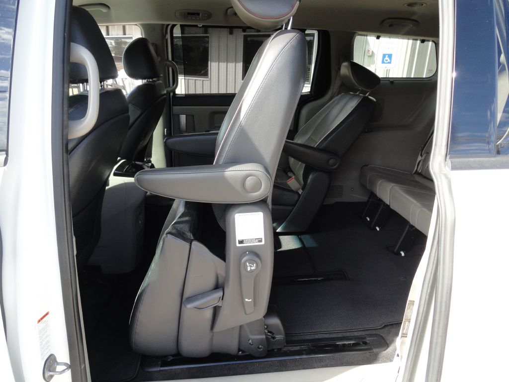 Photo 12 of this KIA SEDONA