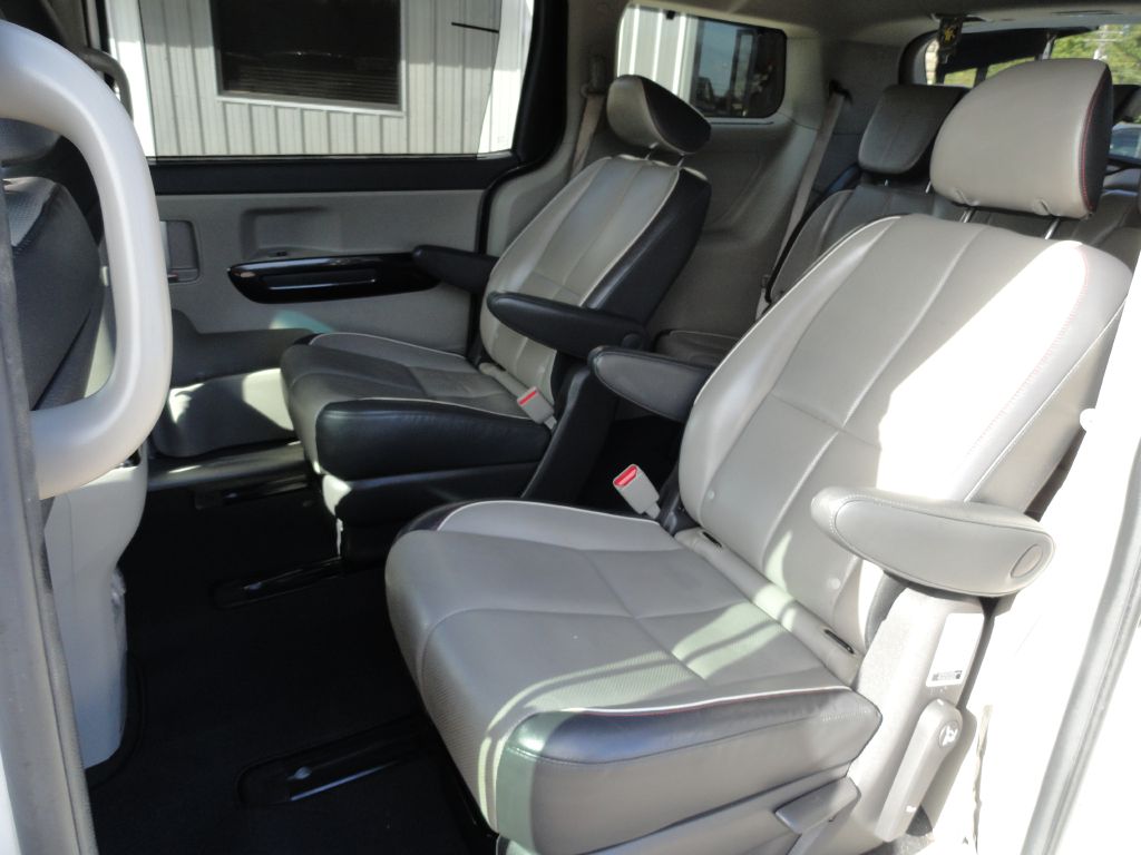 Photo 13 of this KIA SEDONA