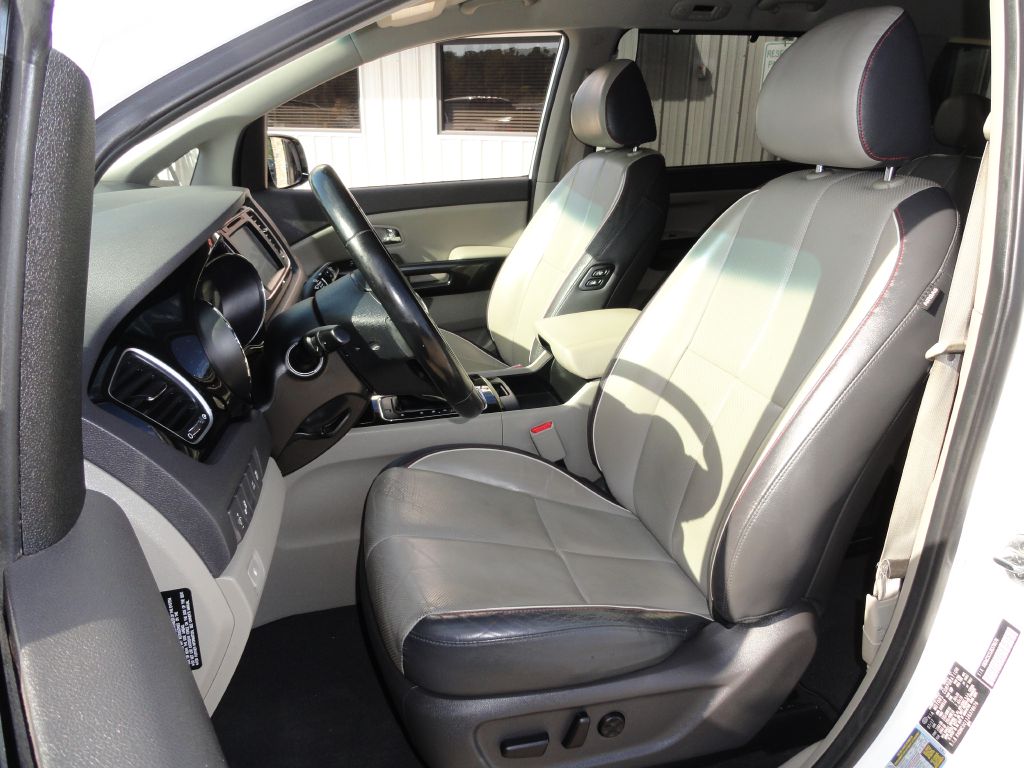 Photo 14 of this KIA SEDONA