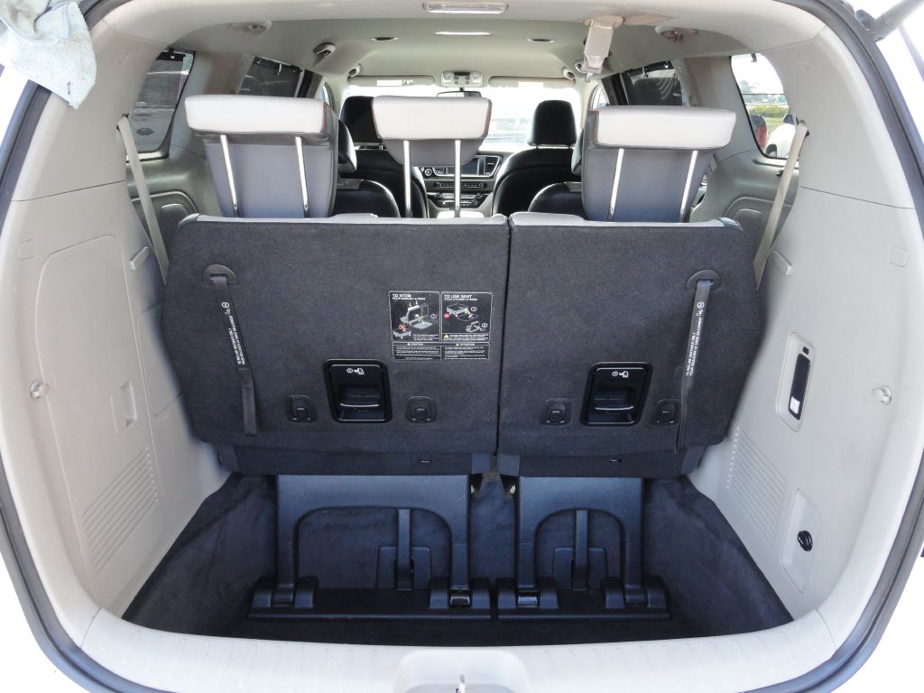 Photo 16 of this KIA SEDONA