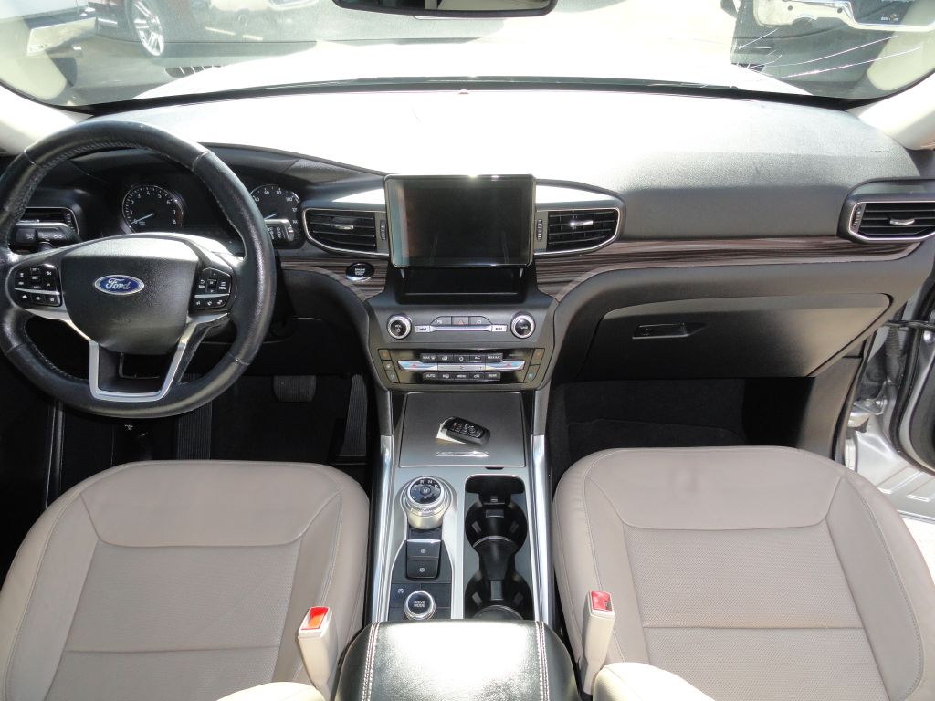 Photo 6 of this FORD EXPLORER