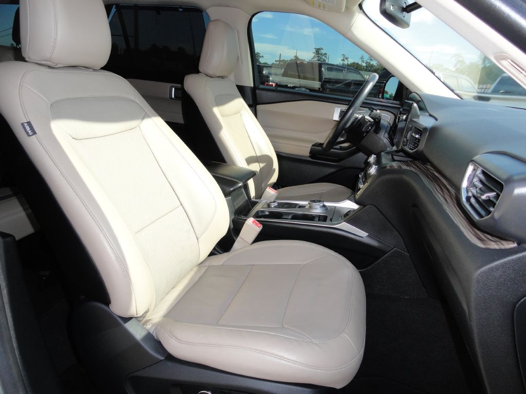 Photo 11 of this FORD EXPLORER