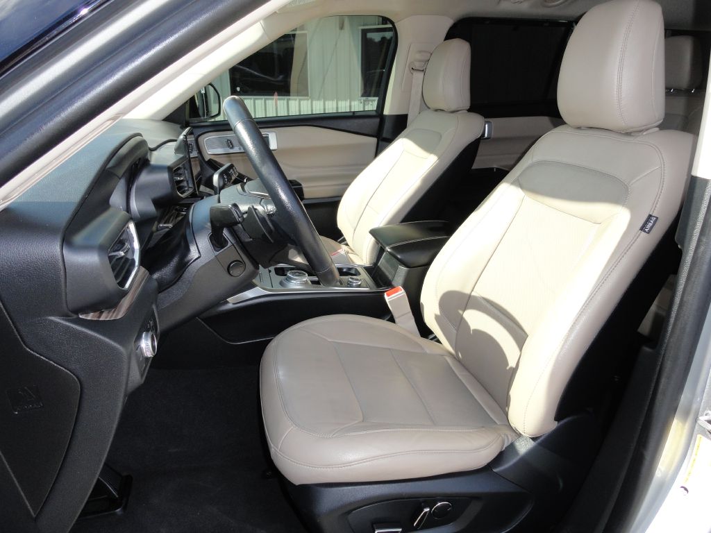 Photo 12 of this FORD EXPLORER