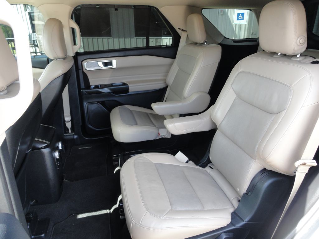 Photo 13 of this FORD EXPLORER
