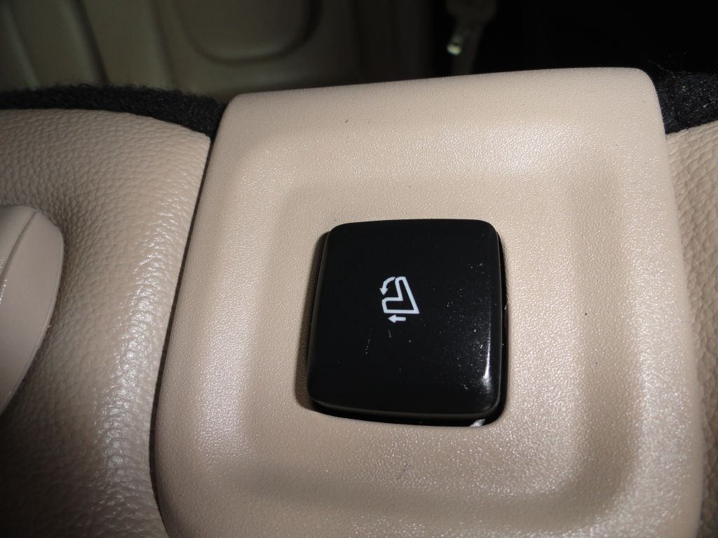 Photo 15 of this FORD EXPLORER