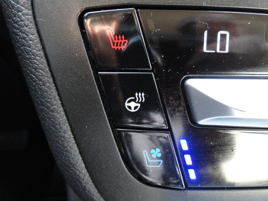 Photo 23 of this FORD EXPLORER