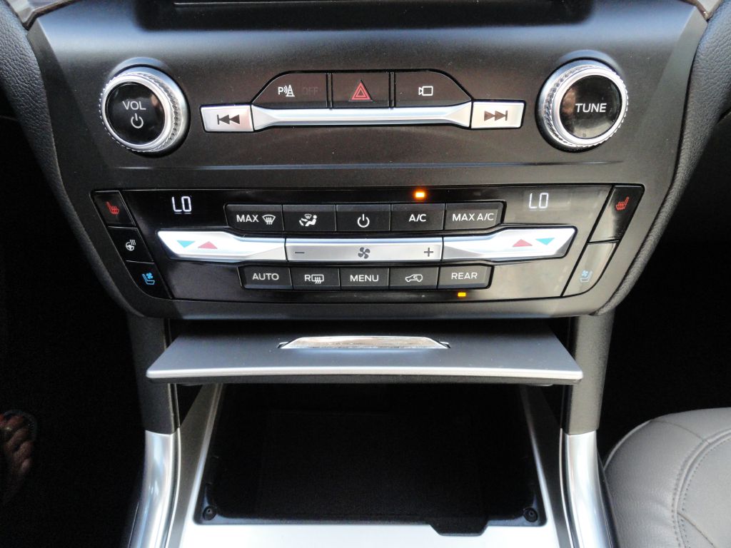 Photo 25 of this FORD EXPLORER