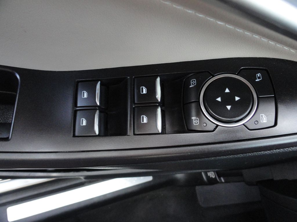 Photo 31 of this FORD EXPLORER