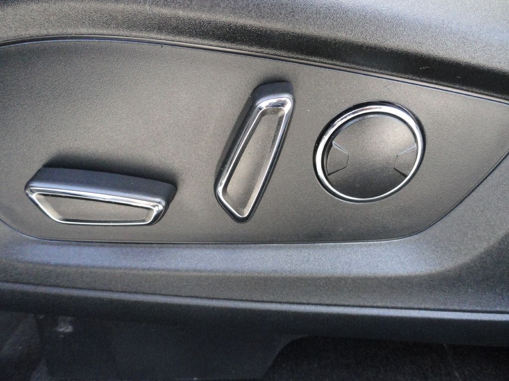 Photo 32 of this FORD EXPLORER