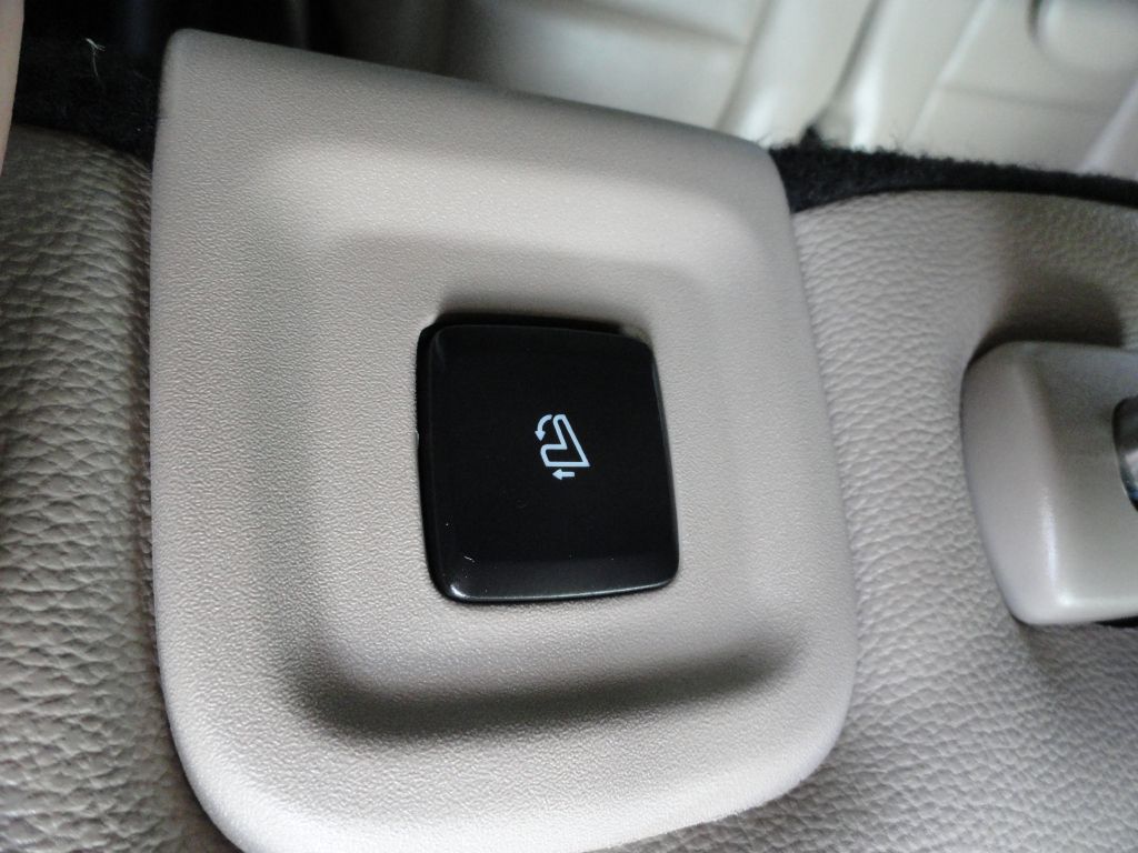 Photo 34 of this FORD EXPLORER