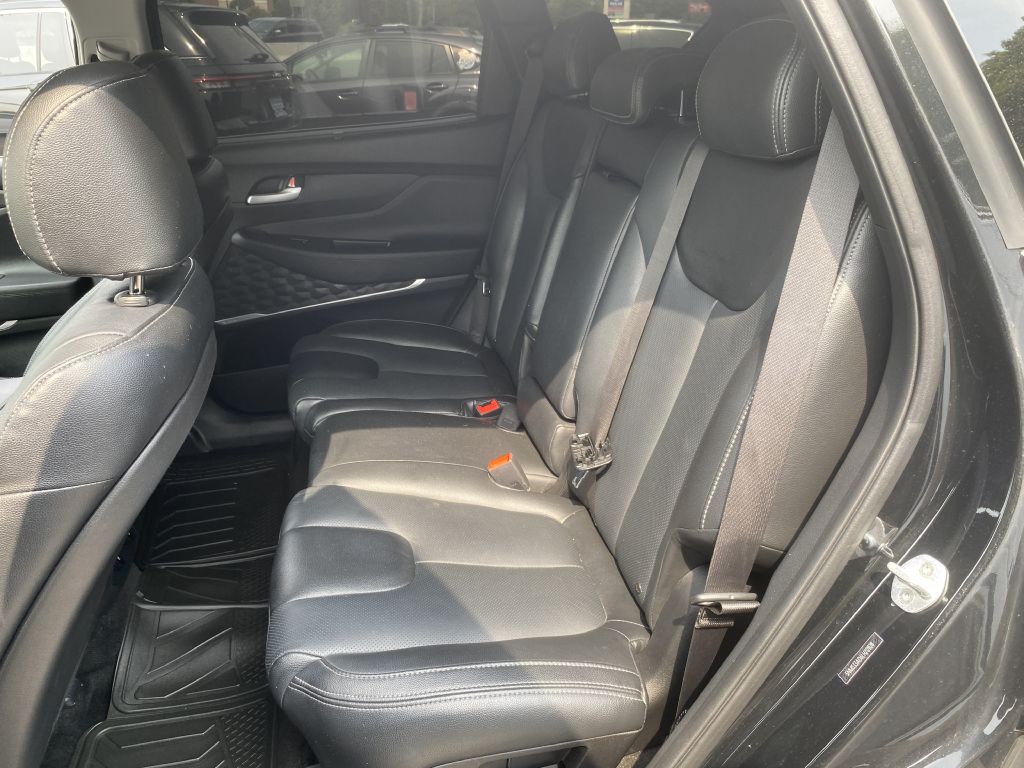 Photo 10 of this HYUNDAI SANTA FE