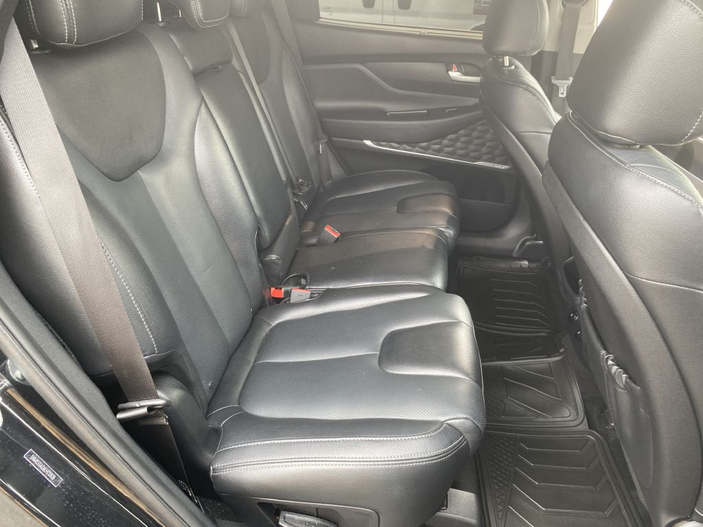 Photo 11 of this HYUNDAI SANTA FE