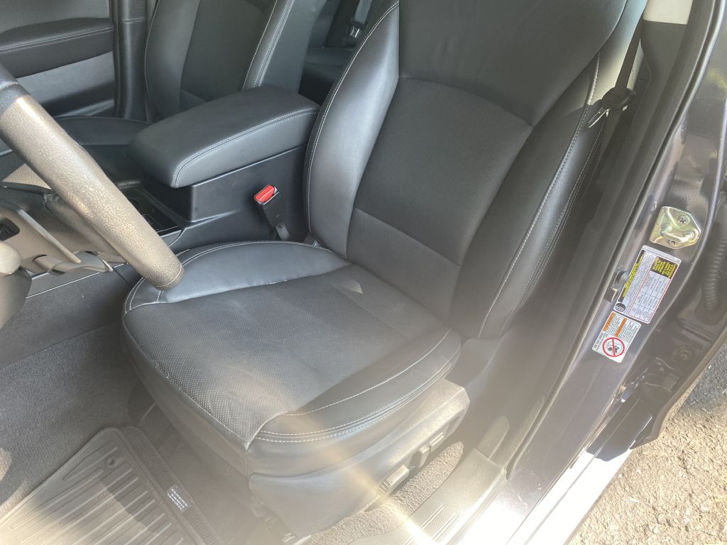 Photo 9 of this SUBARU LEGACY LTD AWD