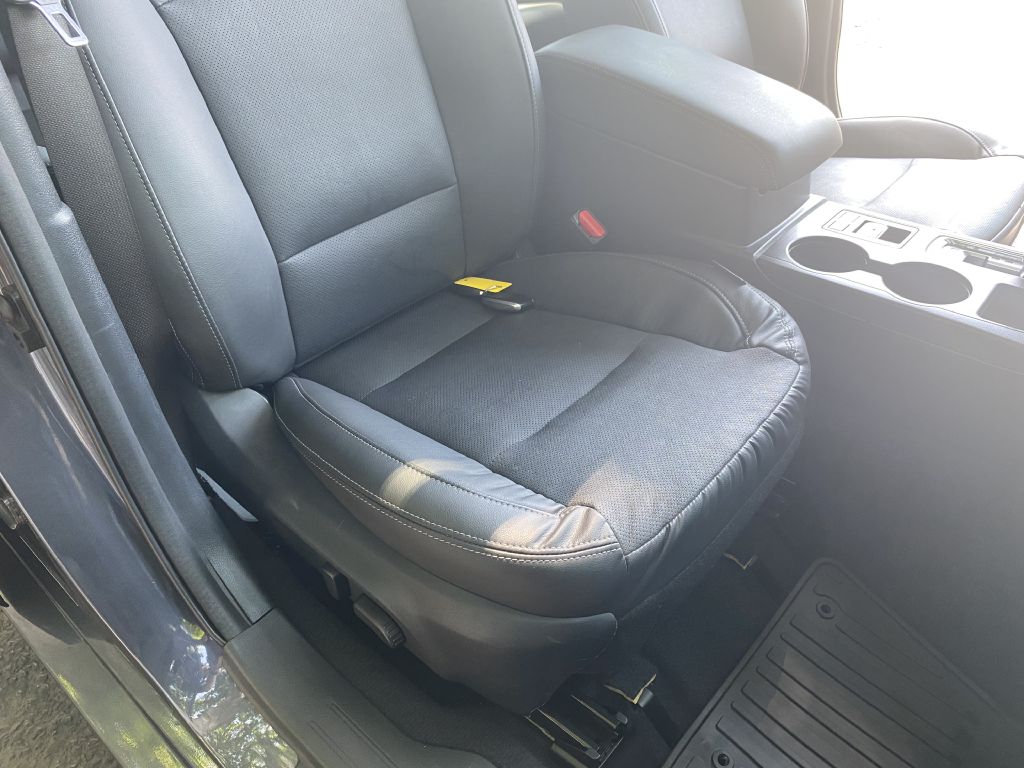 Photo 12 of this SUBARU LEGACY LTD AWD