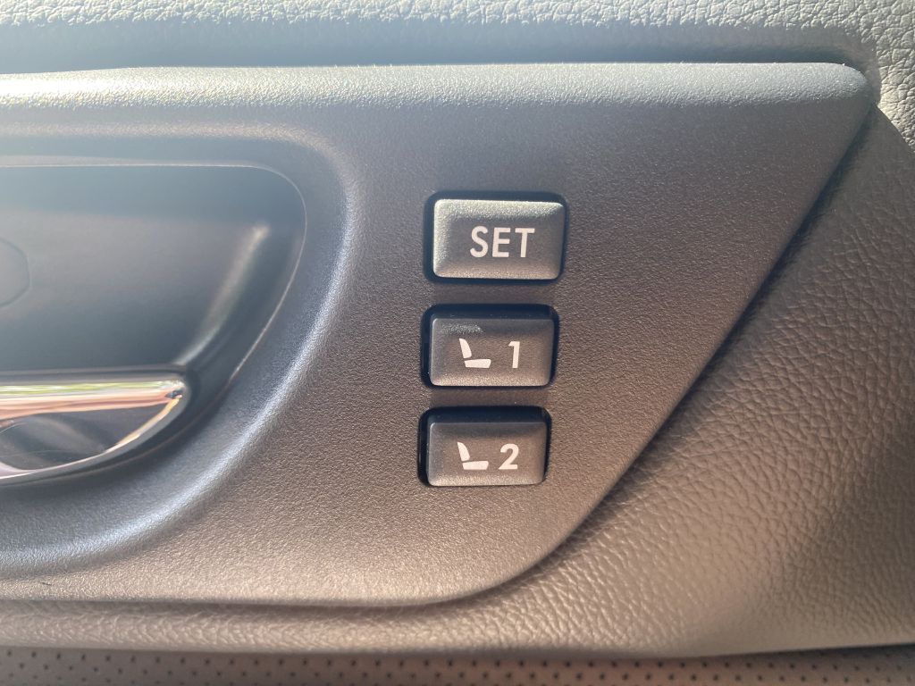 Photo 21 of this SUBARU LEGACY LTD AWD