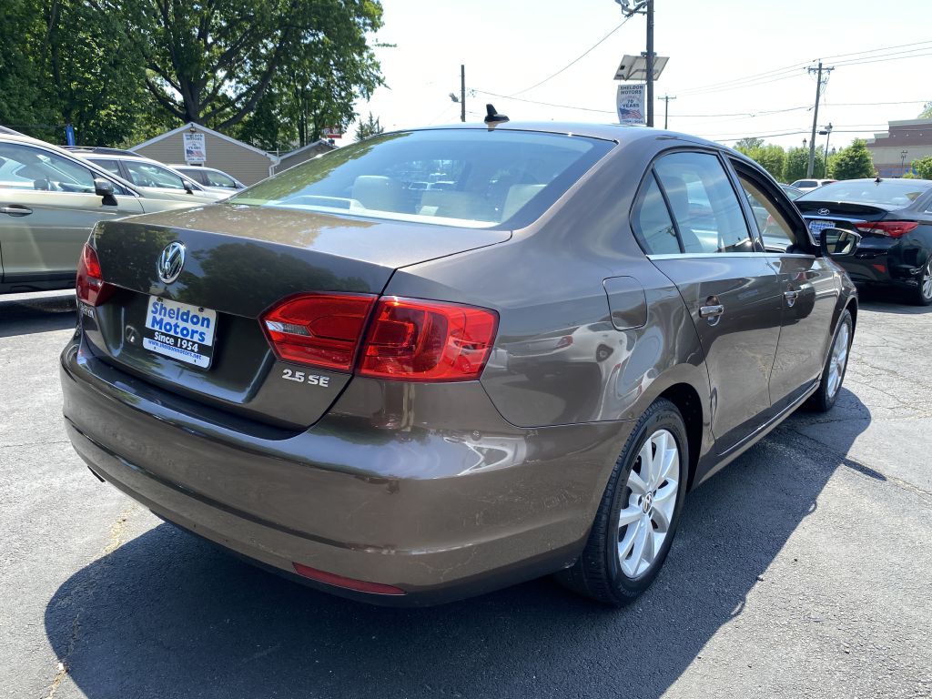 Photo 5 of this VOLKSWAGEN JETTA SE