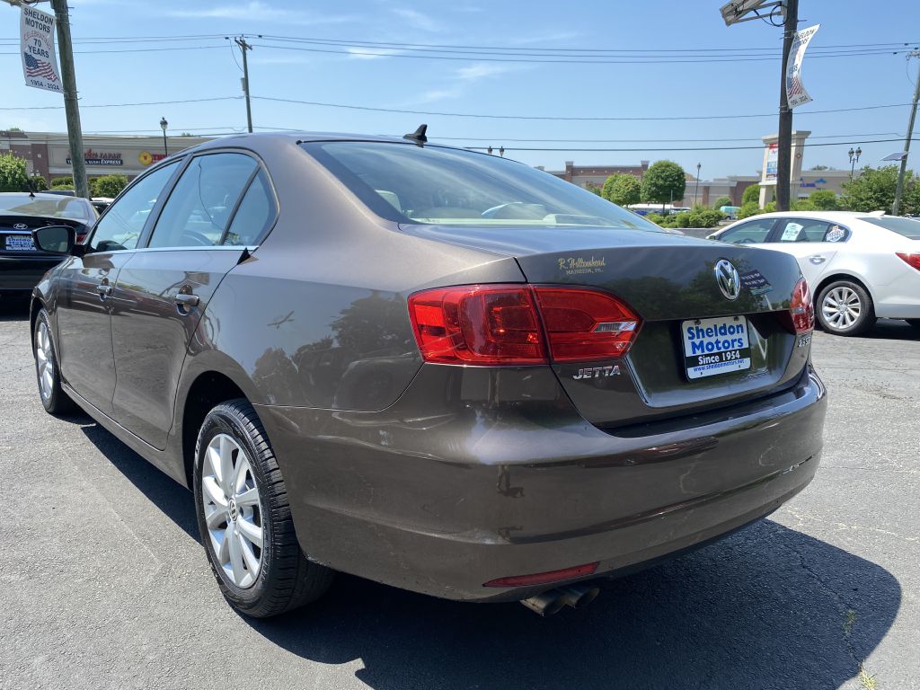 Photo 6 of this VOLKSWAGEN JETTA SE