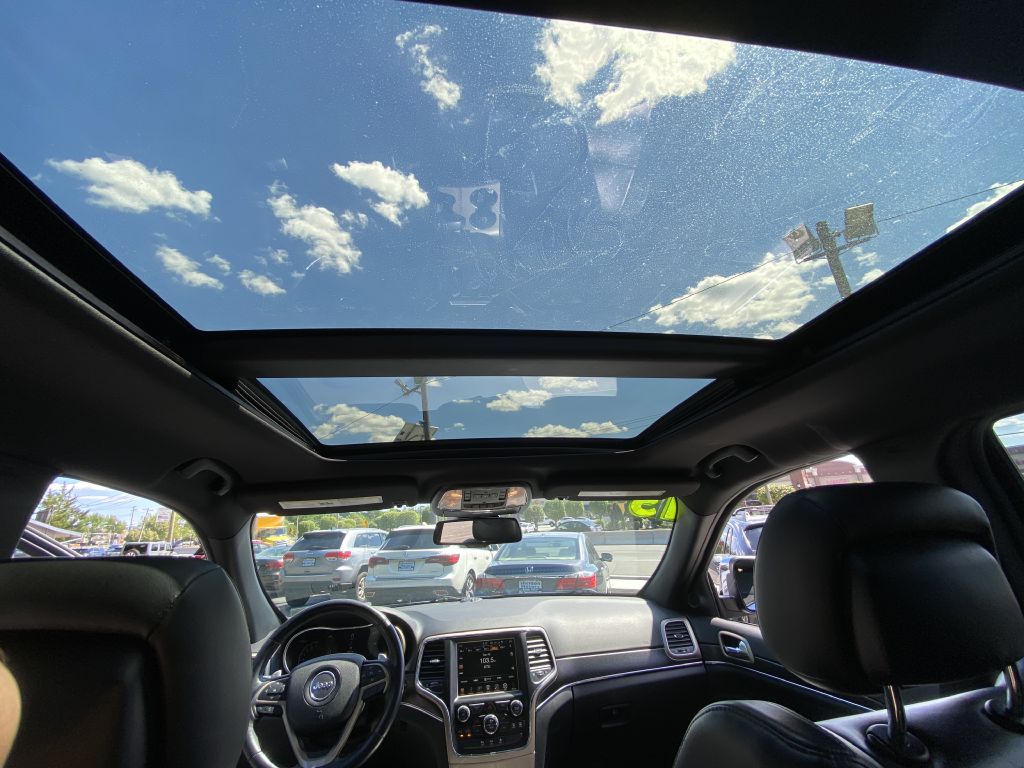 Photo 16 of this JEEP GRAND CHEROKEE