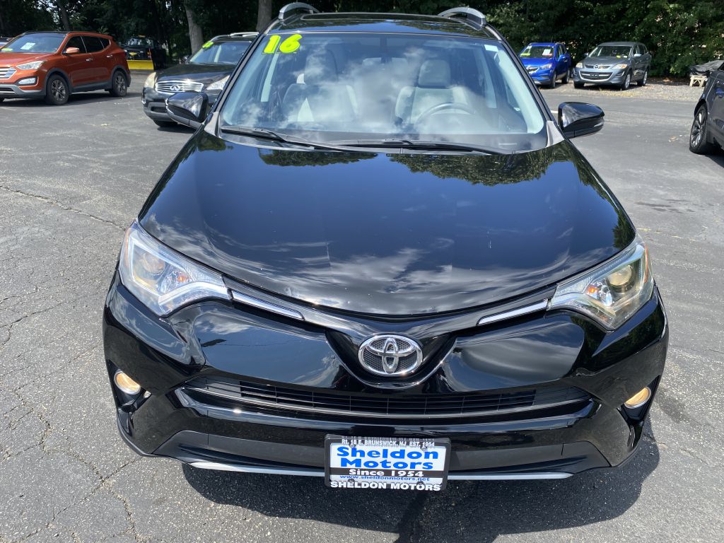 Photo 2 of this TOYOTA RAV4 XLE AWD