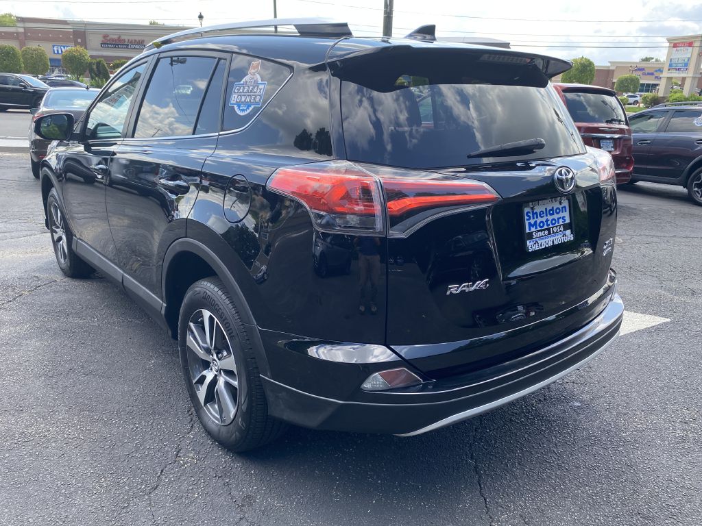 Photo 4 of this TOYOTA RAV4 XLE AWD