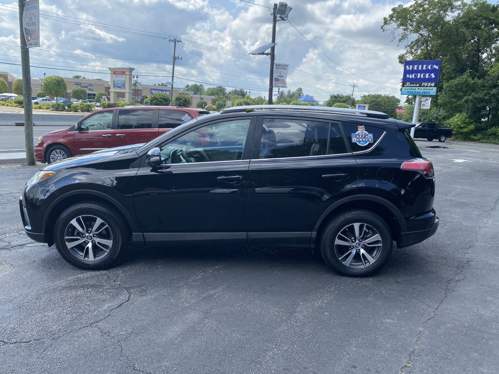 Photo 6 of this TOYOTA RAV4 XLE AWD