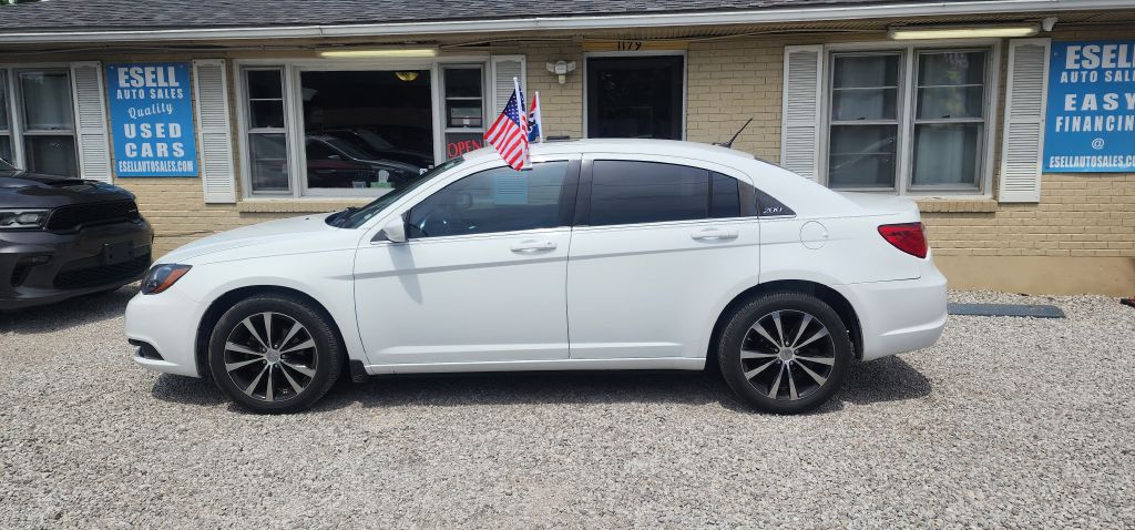 White 2013 Chrysler 200 Sedan Front-Wheel Drive Automatic