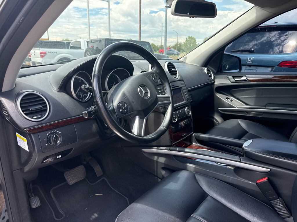 Photo 8 of this MERCEDES-BENZ GL