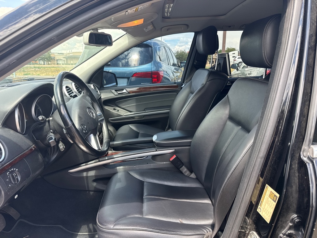 Photo 7 of this MERCEDES-BENZ GL