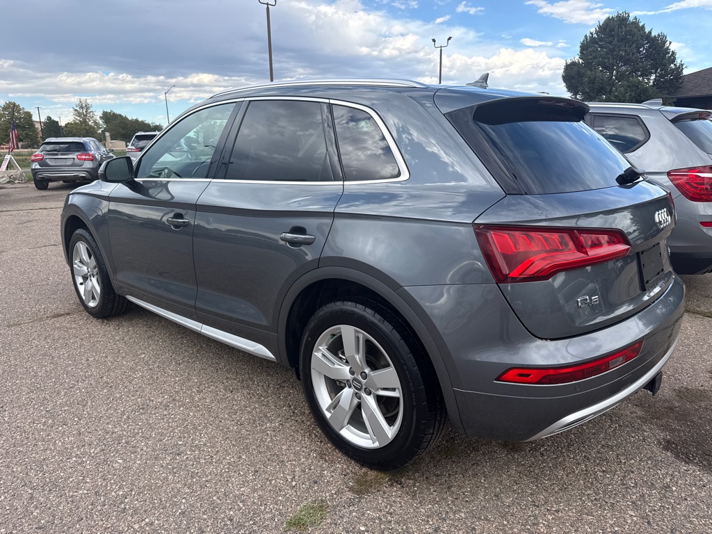 Photo 10 of this AUDI Q5