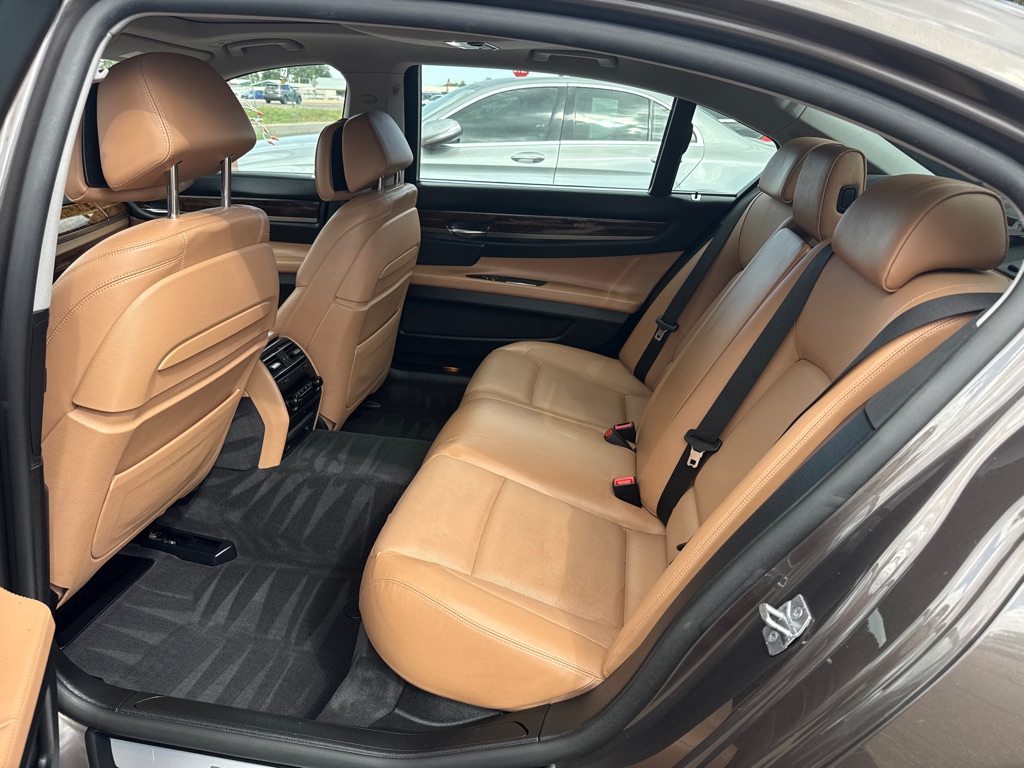 Photo 9 of this BMW 750