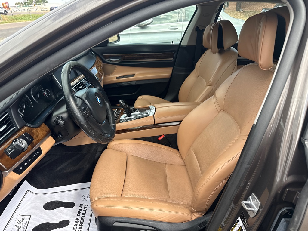 Photo 7 of this BMW 750