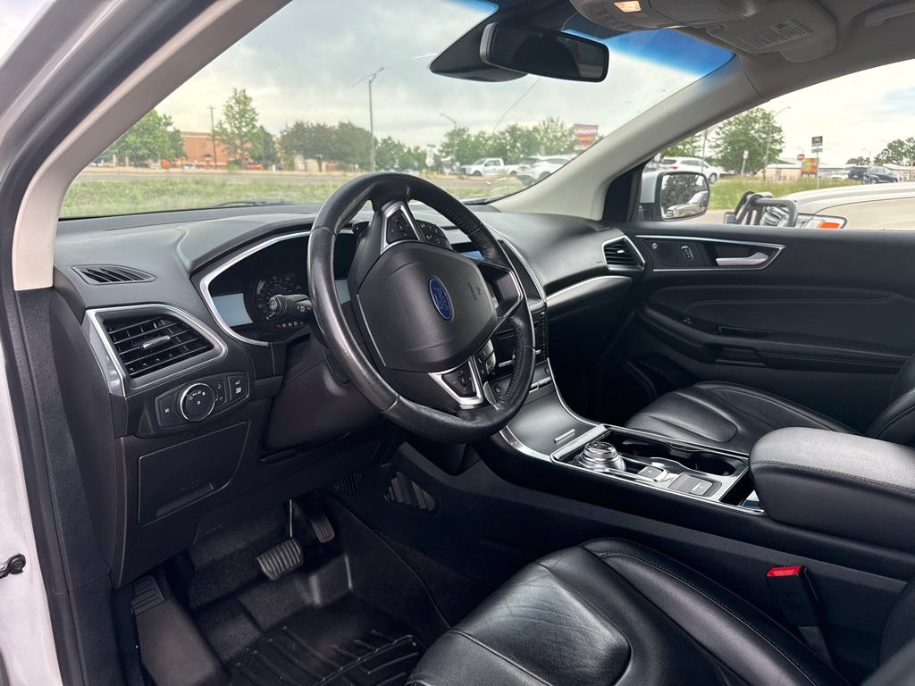 Photo 10 of this FORD EDGE