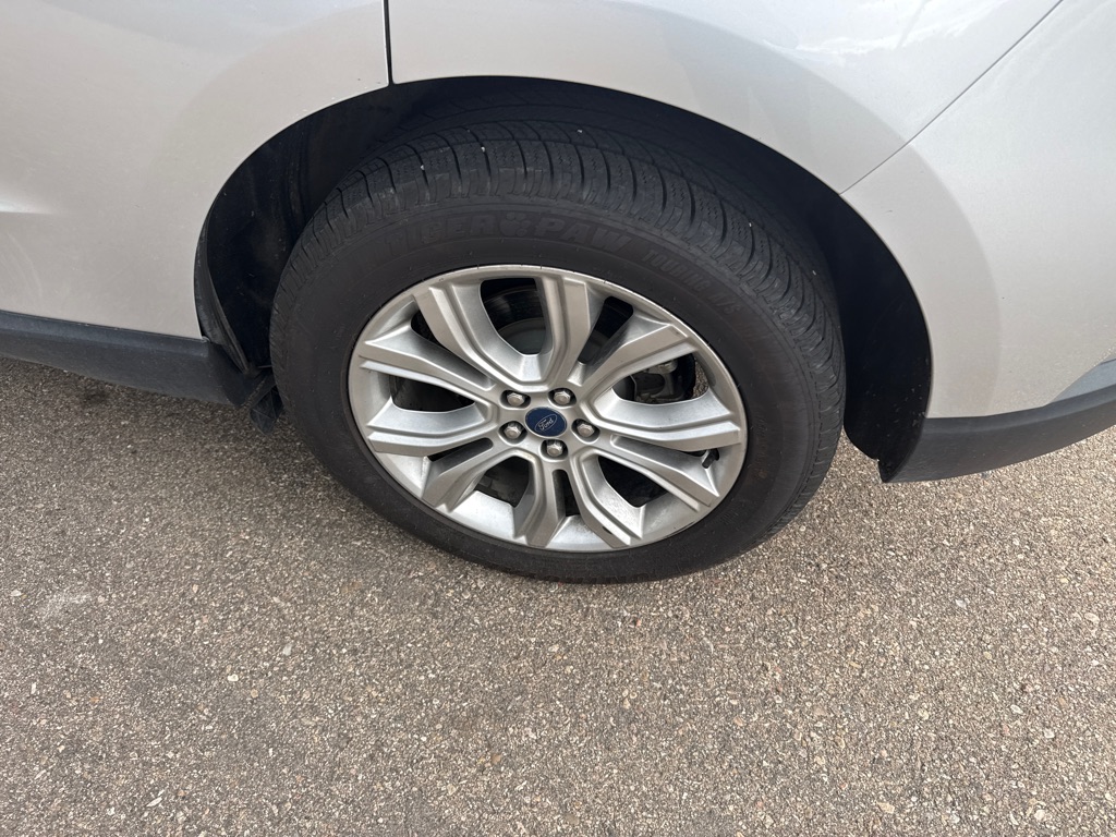 Photo 12 of this FORD EDGE