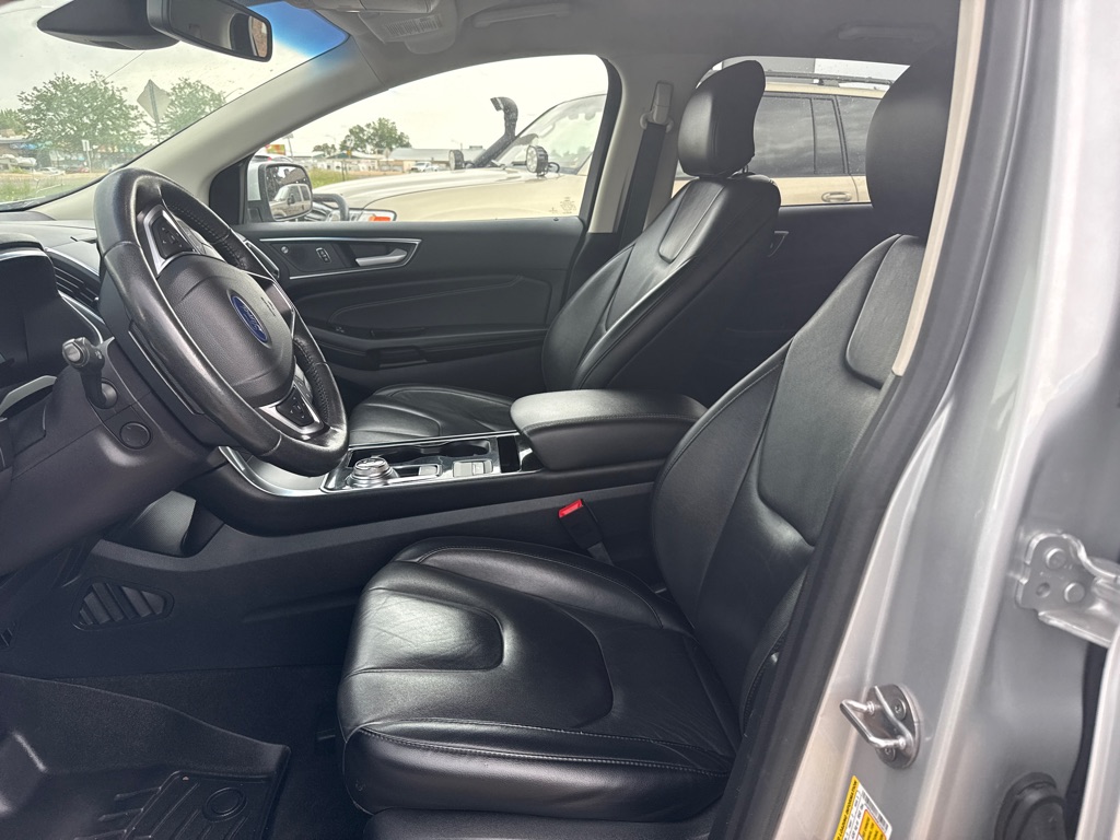 Photo 9 of this FORD EDGE