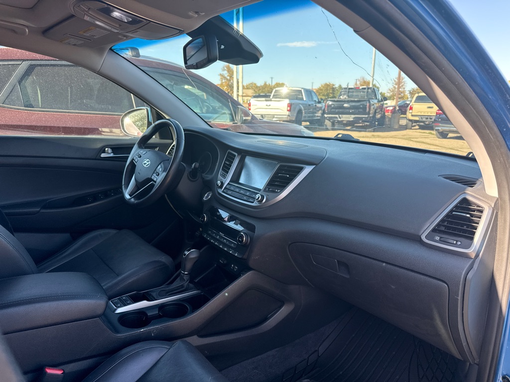 Photo 11 of this HYUNDAI TUCSON