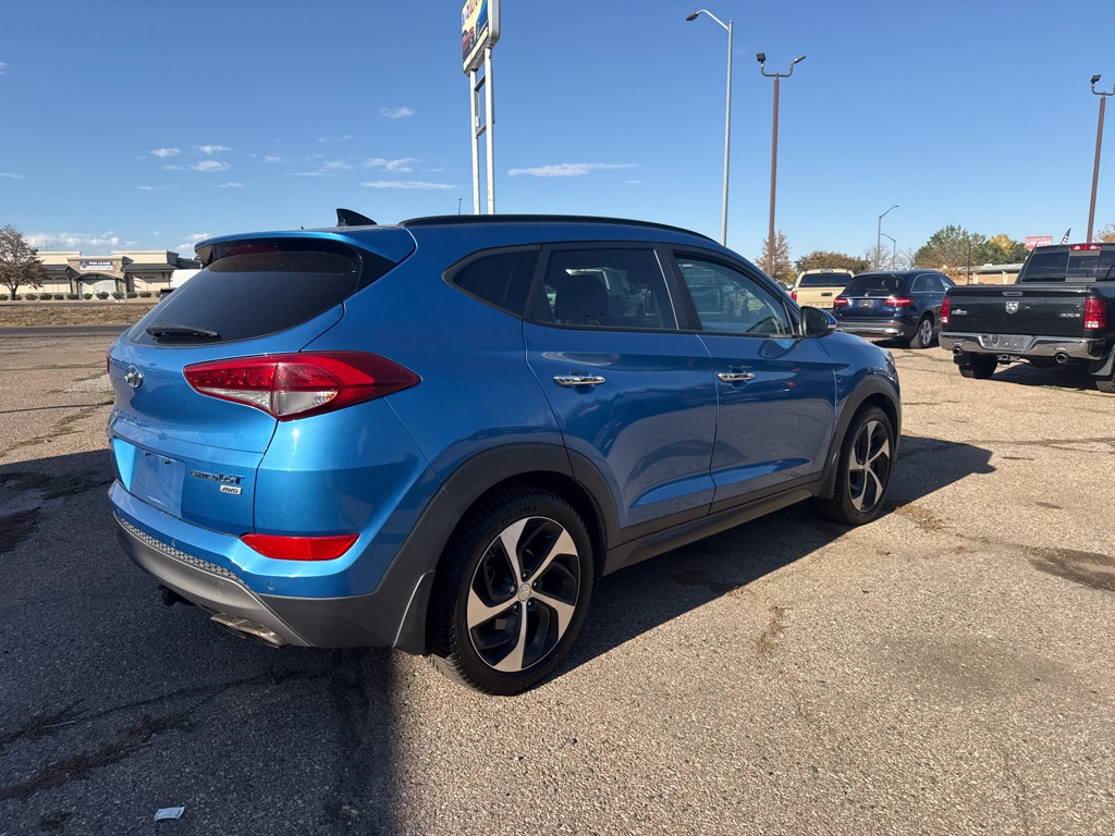 Photo 7 of this HYUNDAI TUCSON