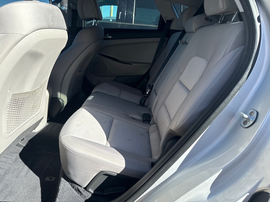Photo 10 of this HYUNDAI TUCSON