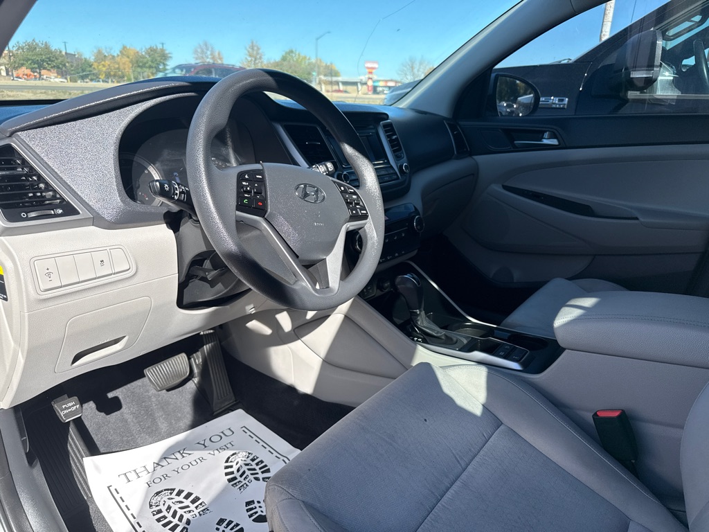 Photo 9 of this HYUNDAI TUCSON