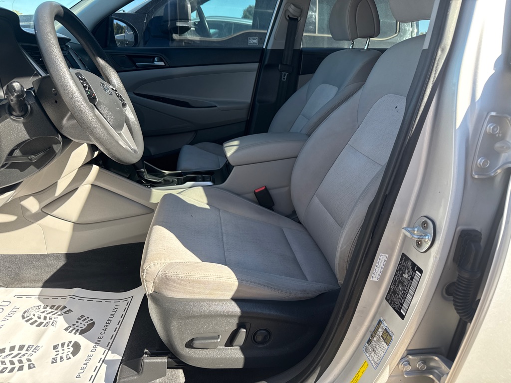 Photo 8 of this HYUNDAI TUCSON