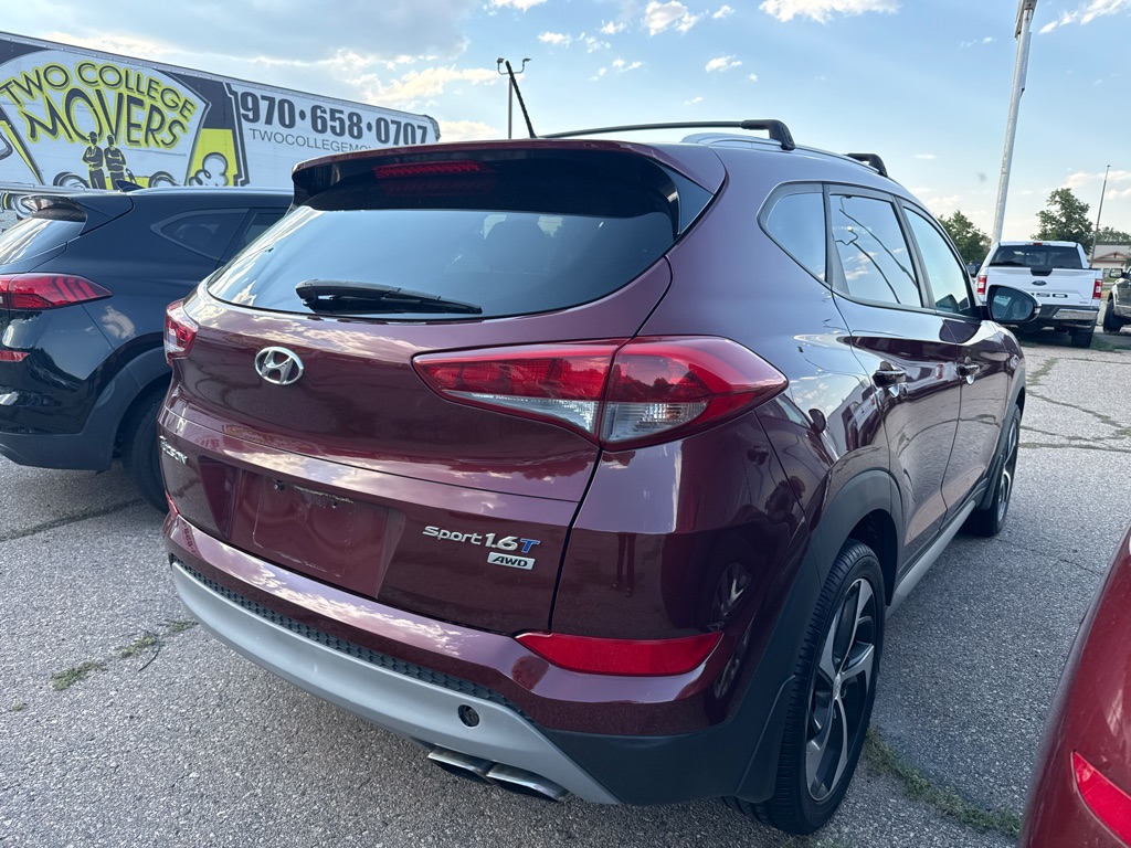 Photo 4 of this HYUNDAI TUCSON