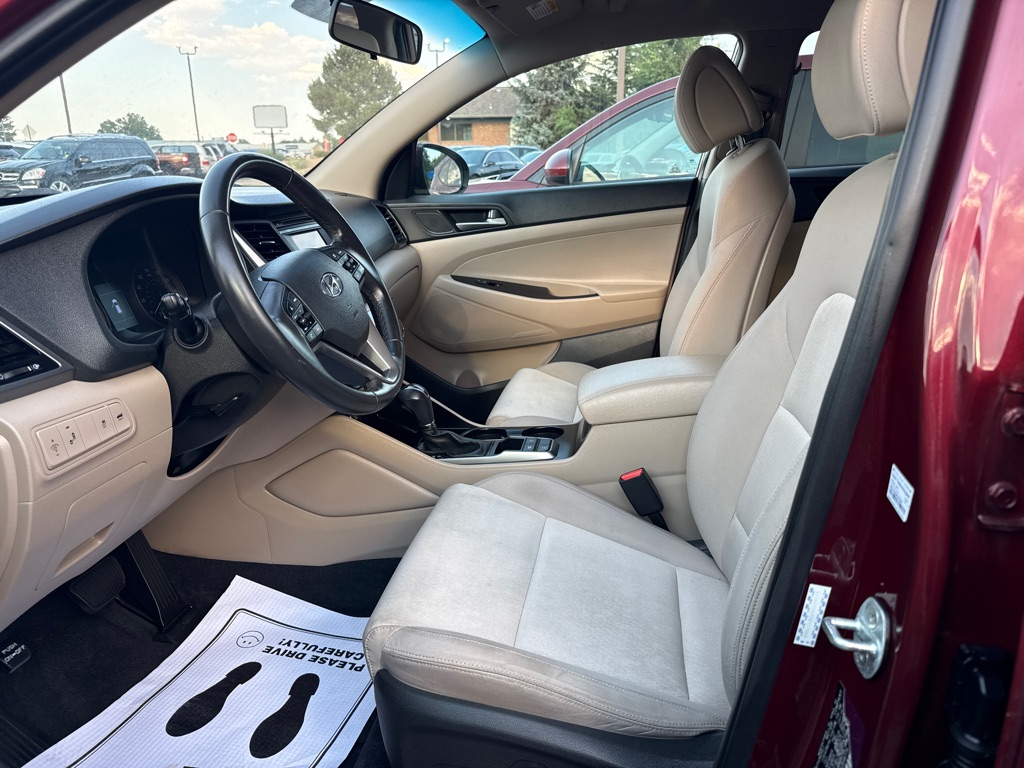 Photo 9 of this HYUNDAI TUCSON