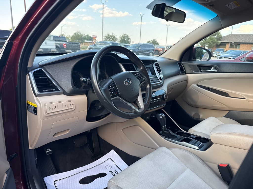 Photo 10 of this HYUNDAI TUCSON