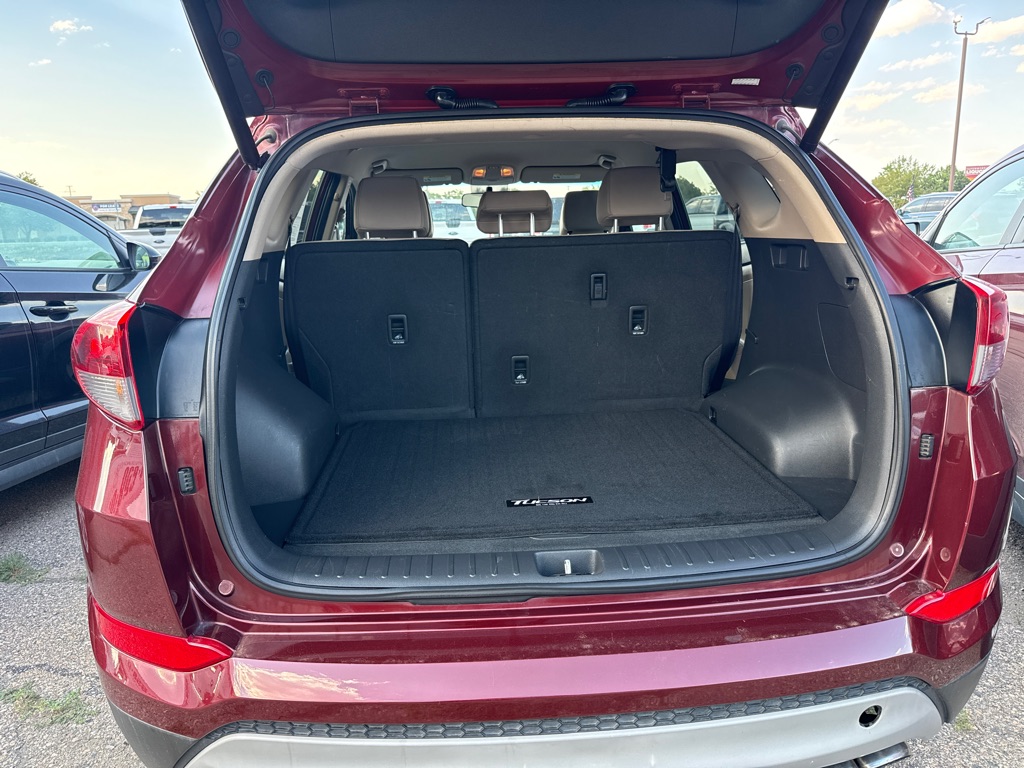 Photo 7 of this HYUNDAI TUCSON
