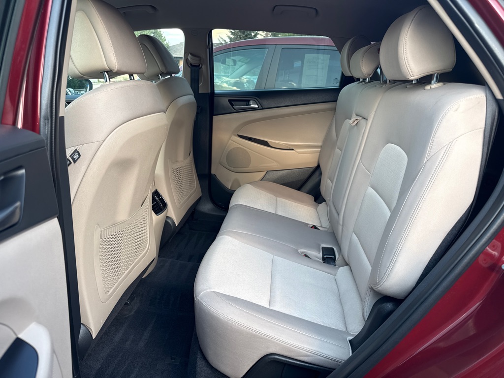 Photo 8 of this HYUNDAI TUCSON