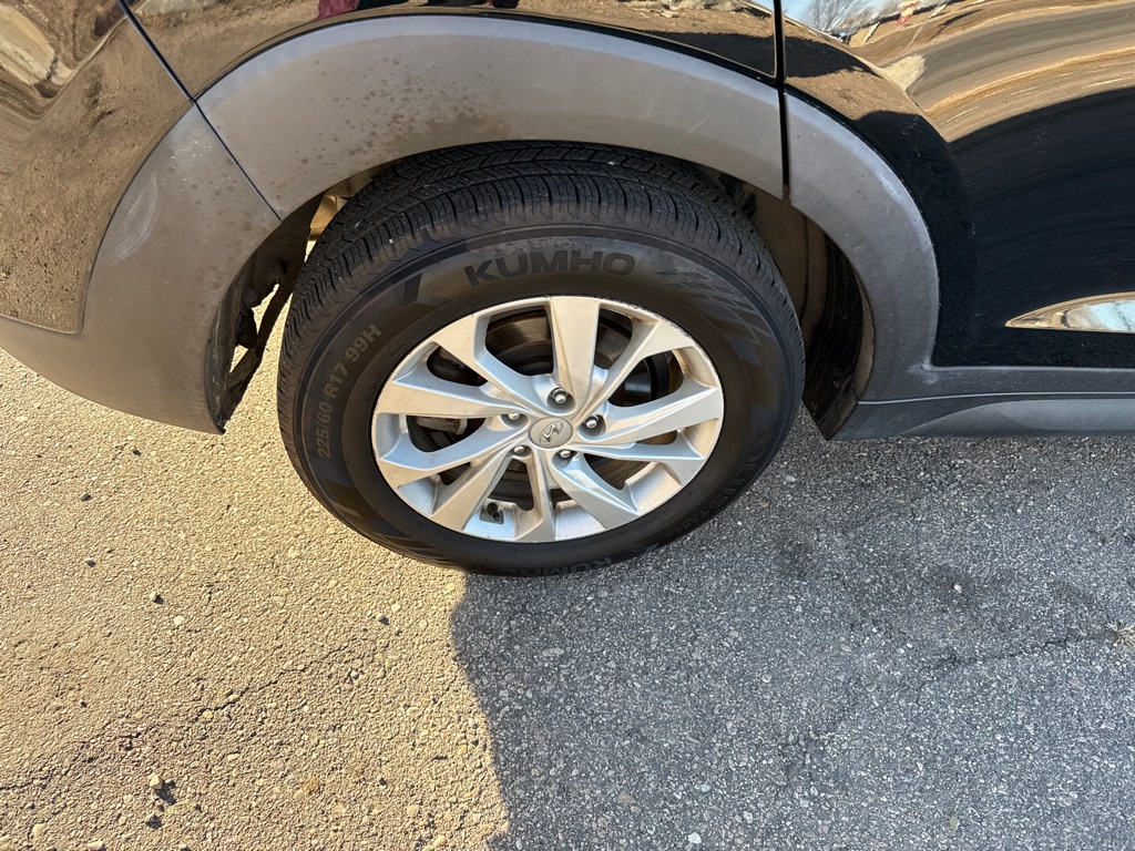Photo 14 of this HYUNDAI TUCSON
